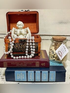 ✨ Vintage Home Décor Bundle – Treasure Box, Angel Praying Hands & Buttons ✨